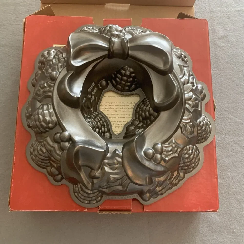 Williams Sonoma Nordic Ware Christmas Wreath Cast Aluminum Bundt Cake Pan In Box